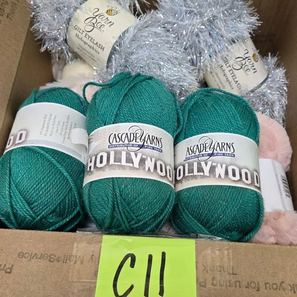 🎄🎄🎄 Cascade Yarns Hollywood Green Glittery Yarn 87% Superwash Wool